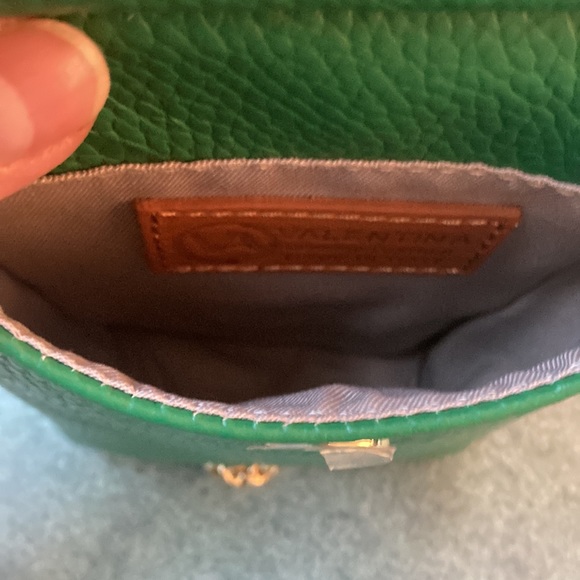 NWT Valentina Kelly Green Italian Pebbled Leather Xbody Sm Bag Gold Chain Strap - Picture 13 of 13